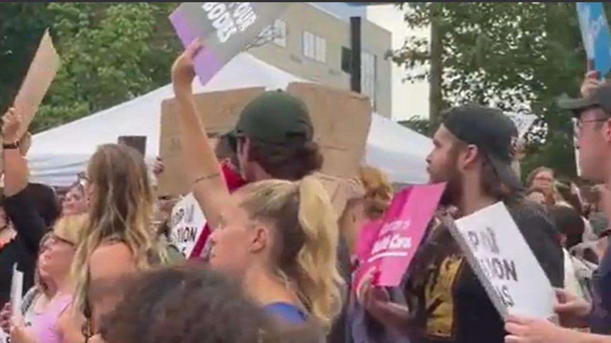 Pro-choice protesters in Missouri