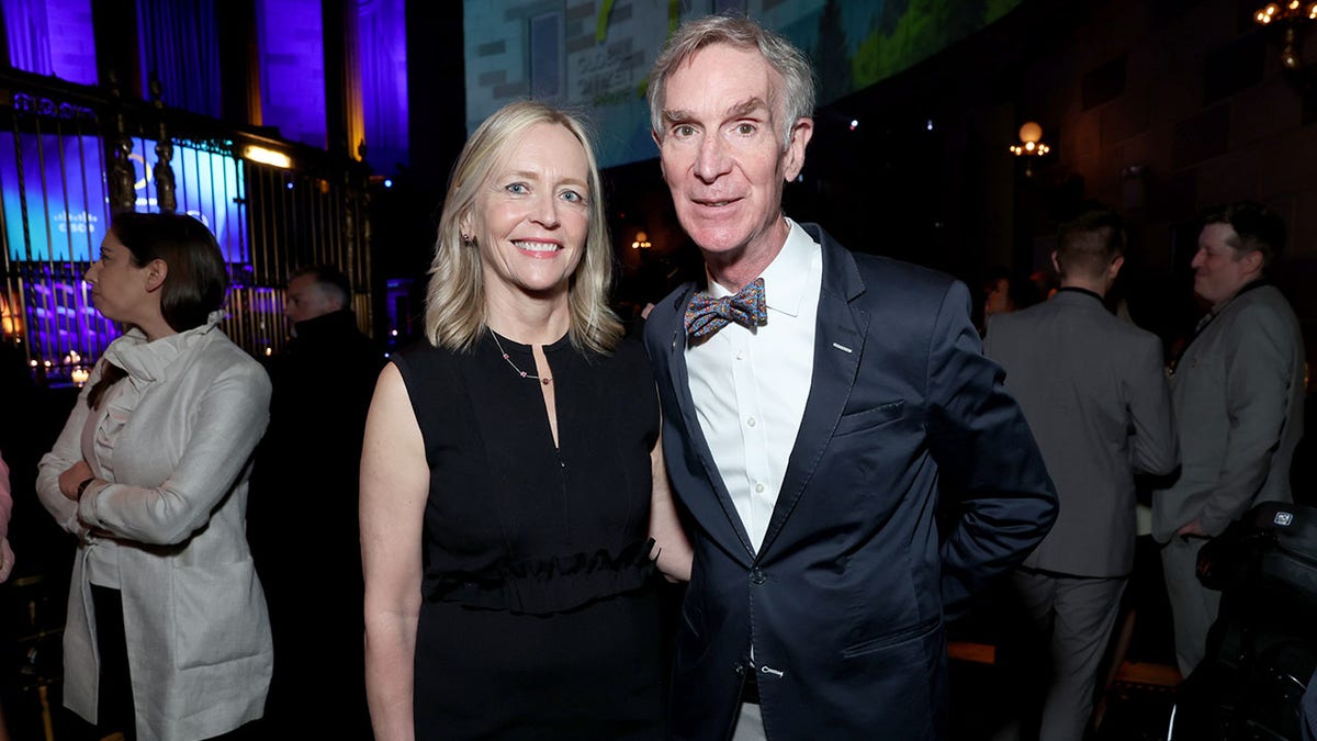 Bill Nye, Liza Mundy