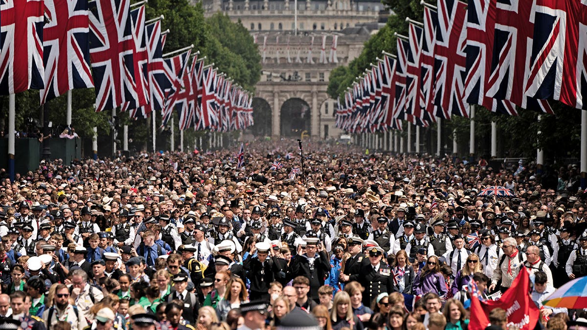 Crowds during Platinum Jubilee in London