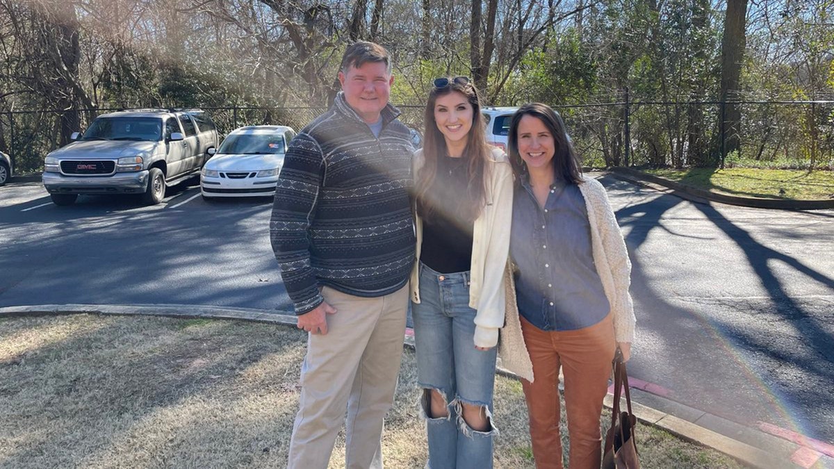 Emma Heussner with her parents