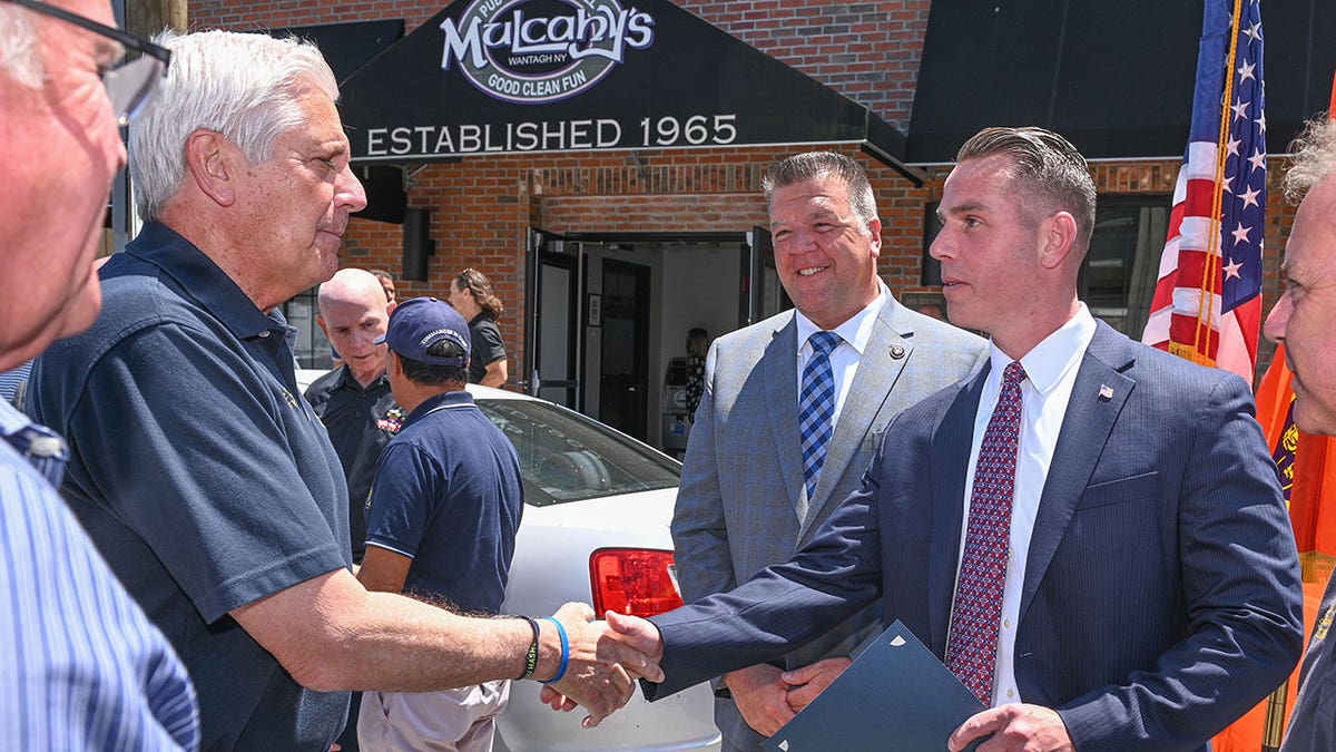 Blakeman , Hines handshake