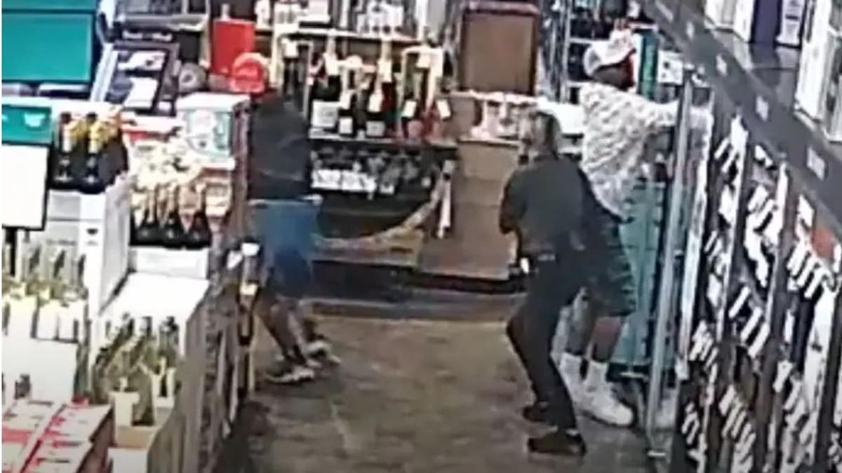 3 suspects attempt to steal $4,200 liquor bottle