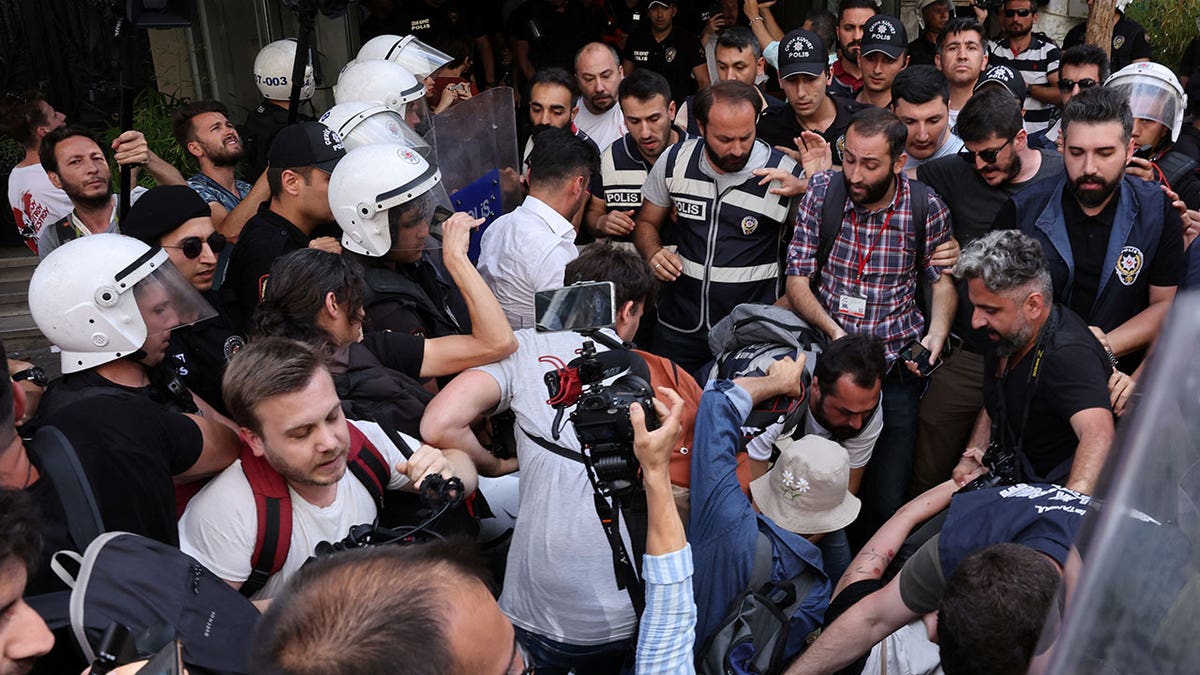 Journalists detained from taking photos of activists