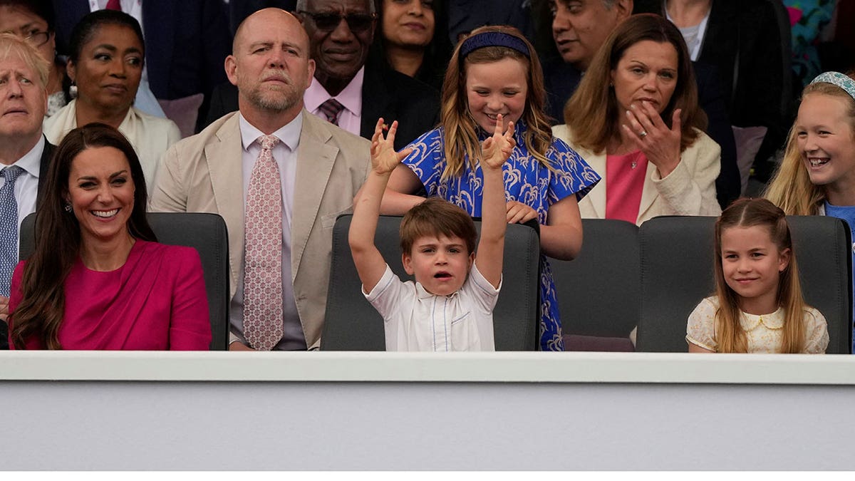 Duchess Kate with kids during Jubilee pageant