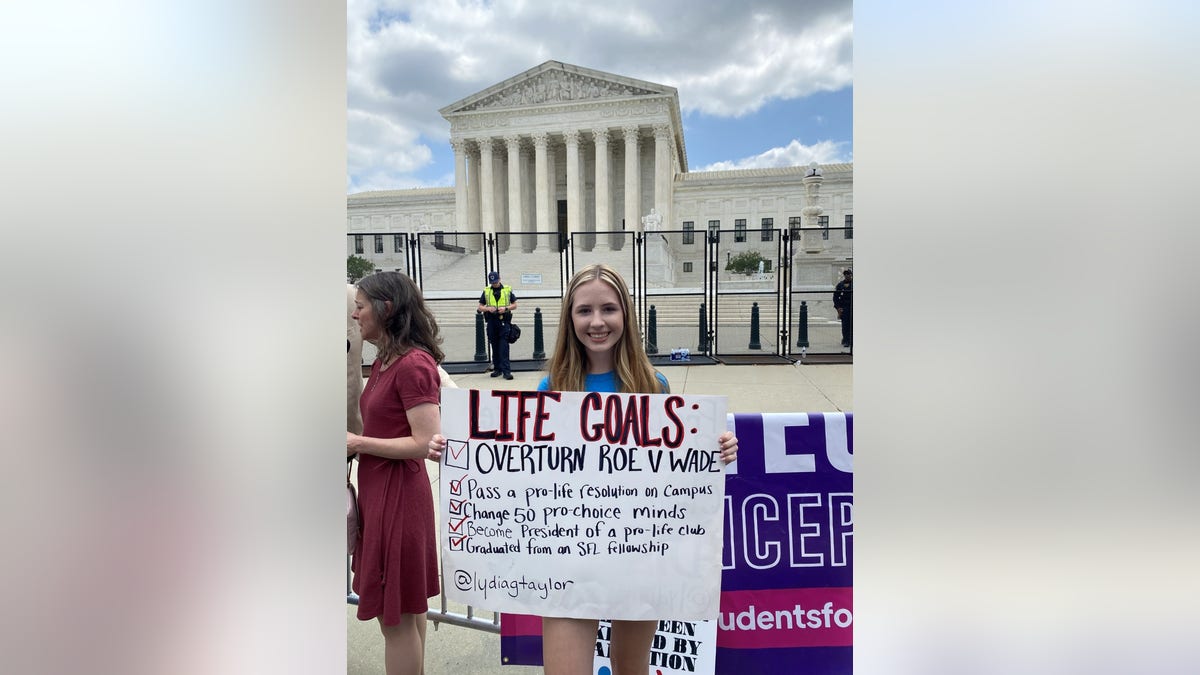 A woman holds a sign supporting the overturning of Roe vs. Wade