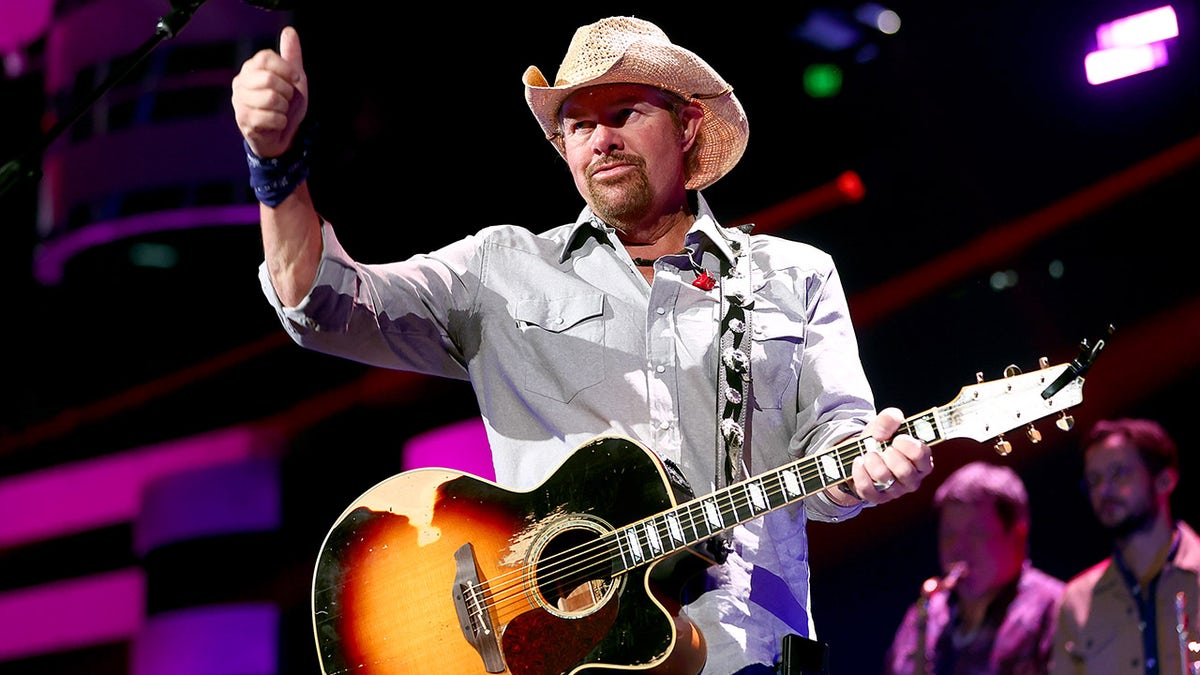 Toby Keith announced cancer diagnosis