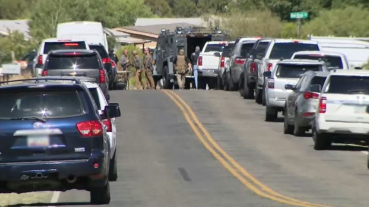 Arizona deputy fatally shot during apprehension