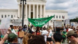 Sign reads, 'Aborto Legal'
