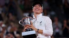 Iga Swiatek wins 2022 French Open women's final for second title at Roland Garros