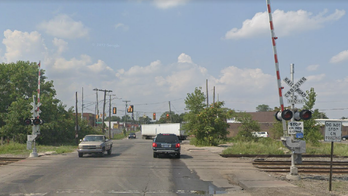 2 dead in Detroit after car tries to outrun Amtrak train: report