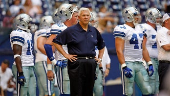 Former Cowboys coach Bill Parcells reacts to running back Marion Barber's death
