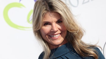 Lori Loughlin makes first red carpet appearance since college admissions scandal