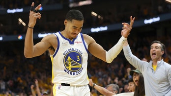 Warriors' Jordan Poole banks in deep buzzer-beating three-pointer, NBA fans go wild