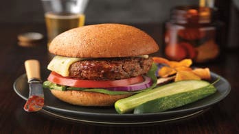 Zesty barbecue cheeseburgers with onion: Try the recipe