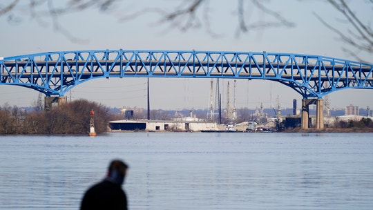 PA court blocks governor's bridge tolling plan