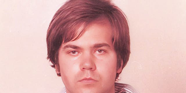John Hinckley, Jr. Mugshot 30 de marzo de 1981. (Foto cortesía de la Oficina de Prisiones/Getty Images)
