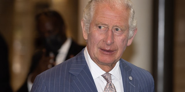 El príncipe Carlos niega haber actuado mal por reclamo de bolsa de dinero que involucra a político qatarí