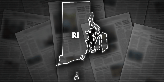 La mère de Rhode Island, Nicole Solas, a allégué que le syndicat des enseignants l'avait harcelée pour avoir demandé des dossiers concernant le programme de son district.