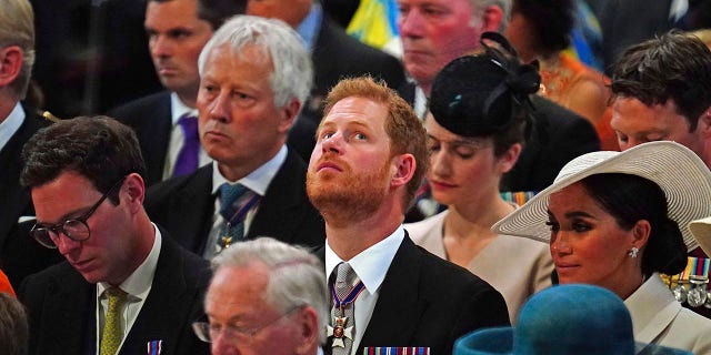 Le prince Harry et Meghan, duchesse de Sussex, assistent au service national de Thanksgiving qui s'est tenu à la cathédrale Saint-Paul dans le cadre des célébrations marquant le jubilé de platine de la reine Elizabeth II de Grande-Bretagne, à Londres, le vendredi 3 juin 2022. (Victoria Jones/Pool photo via ) AP)