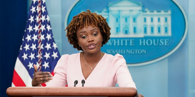 White House press secretary Karine Jean-Pierre speaks during a press briefing at the White House, 월요일, 유월 13, 2022, 워싱턴. 