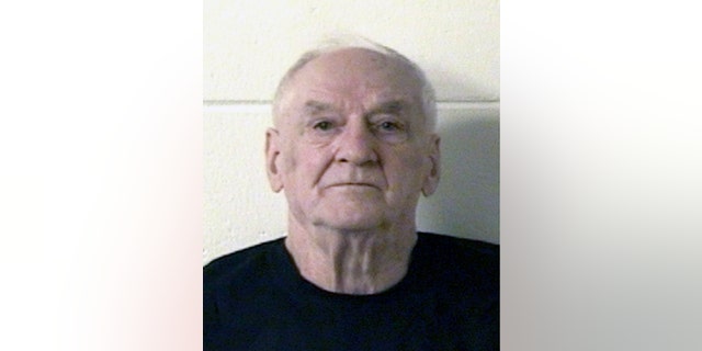 A man who killed 2 people in 1976 and was convicted years later dies in prison.