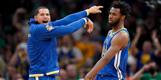 Golden State Warriors forward Andrew Wiggins (22) reacts with forward Juan Toscano-Anderson (95) during the second quarter Game 6 of basketball's NBA Finals against the Boston Celtics, giovedi, giugno 16, 2022, a Boston.