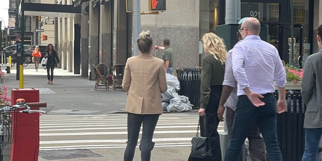Amber Heard foi vista nas ruas de Nova York pela primeira vez desde seu processo contra Johnny Depp.