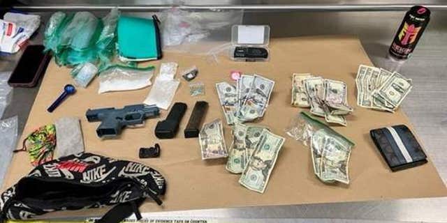 An Escondido police photo shows the alleged ghost gun, 펜타닐, cash and other items seized from Blas during his arrest in May.