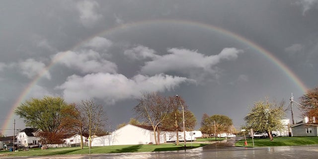 Barnes saw this gorgeous rainbow in the sky in Cayuga, Illinois. 