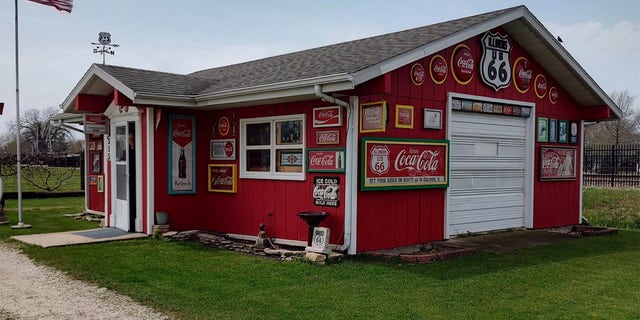 During his time spent in Illinois, Bob Barnes met a man named Tom who runs this small shop on Route 66. 
