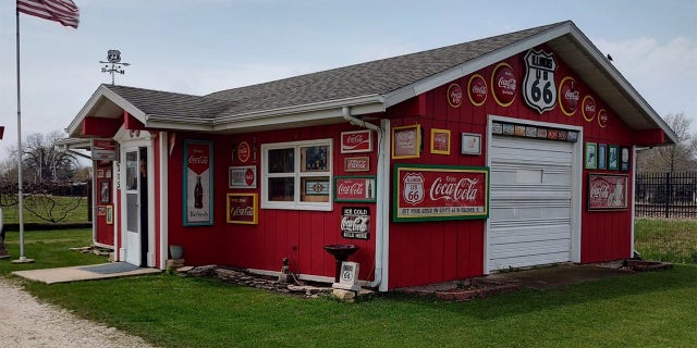 During his time spent in Illinois, Bob Barnes met a man named Tom who runs this small shop on Route 66. 