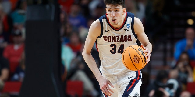 Chet Holmgren of the Gonzaga Center brought the ball to Georgia on March 17, 2022, later in the first round of the NCAA College Basketball Tournament Game in Portland, Oregon.