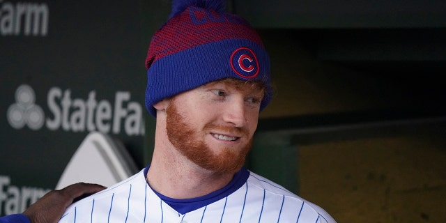 Clint Frazier of the Chicago Cubs stands in the dugout prior to a game against the St. Louis Cardinals at Wrigley Field June 4, 2022, en Chicago.