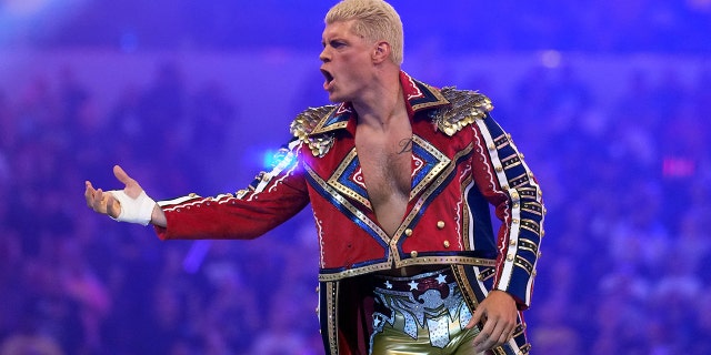Cody Rhodes enters the arena during WrestleMania in Arlington, 텍사스, 4 월 2, 2022.