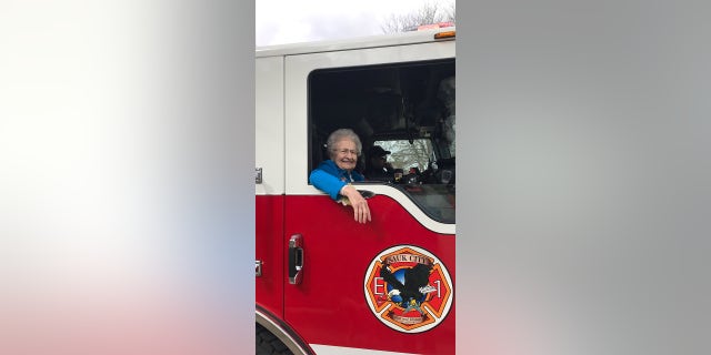 Fidalia "戴尔" Breunig celebrated her 100th birthday on April 6 by riding through town on a fire truck. 