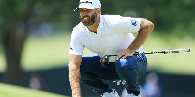 Dustin Johnson slår til under PGA Championship i Southern Hills Country Club den 19. maj 2022 i Tulsa, Oklahoma.