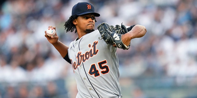 Detroit Tiger Elvin Rodriguez pitches during the first inning of the team's game against the New York Yankees Friday, 유월 3, 2022, 뉴욕에서.