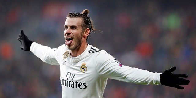 Záložník Realu Madrid Gareth Bale slaví po vstřelení čtvrtého gólu svého týmu během zápasu skupiny G Ligy mistrů mezi Realem Madrid a Viktorií Plzeň na stadionu Doosan v Plzni, Česká republika, 7. listopadu 2018. 