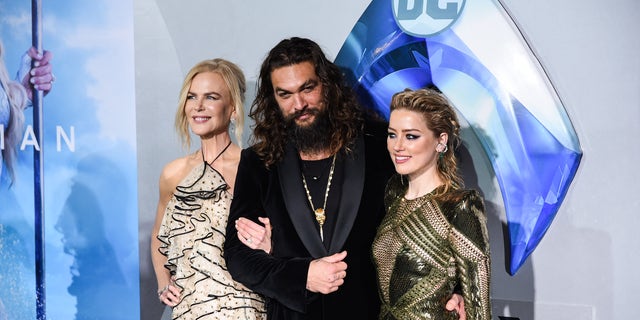 Nicole Kidman e Jason Momoa estariam fazendo "refilmagens" por "Aquaman 2." Os atores foram vistos com Amber Heard na estreia de "Aquaman" no TCL Chinese Theatre em 2018 em Hollywood, Califórnia.