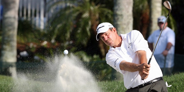 Bart Bryant hits out of the sand bunker during the final round of the Arnold Palmer Invitational in Orlando, フロリダ, 行進 16, 2008.