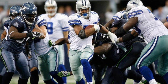 01 November 2009: Dallas Cowboys running back Marion Barber (24) runs the football against the Seahawks during game between the Seattle Seahawks and the Dallas Cowboys.