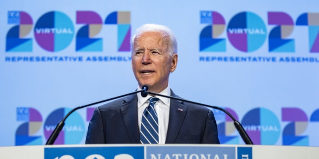 President Biden speaks during the National Education Association's annual meeting in Washington, D.C., 칠월 2, 2021. 