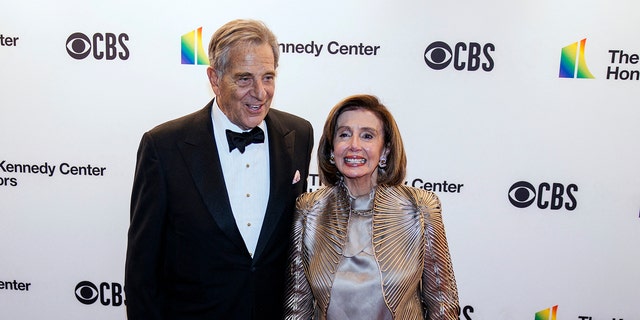 Speaker of the US House of Representatives Nancy Pelosi (R) and husband Paul Pelosi. 