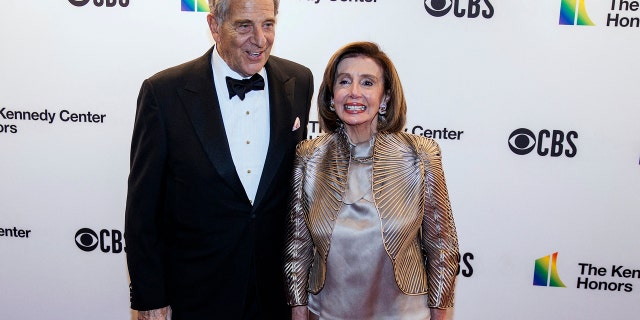 Speaker of the US House of Representatives Nancy Pelosi (R) and husband Paul Pelosi. 