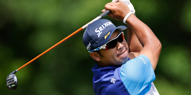 Hideki Matsuyama fra Japan tager tee på det niende hul under første runde af Workday Memorial Tournament på Muirfield Village Golf Club den 2. juni 2022 i Dublin, Ohio.