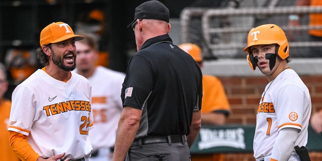 Tennessee head coach Tony Vitello discusses a call with a referee during Game 1 of the NCAA Super Regionals between the Tennessee Volunteers and Notre Dame Fighting Irish on June 10, 2022, at Lindsey Nelson Stadium in Knoxville, TN.