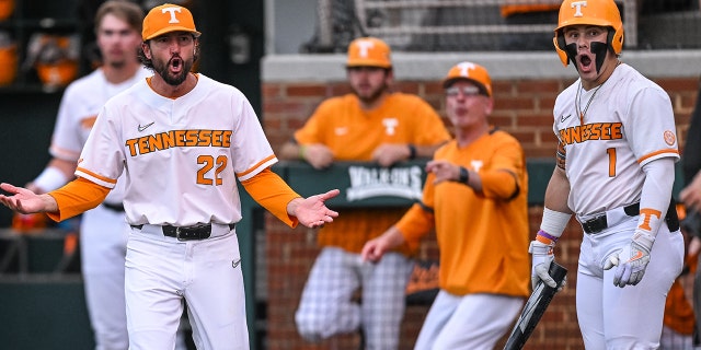 Tennessee head coach Tony Vitello and outfielder Drew Gilbert (1) react to a call during one of the NCAA Super Regionals between the Tennessee Volunteers and the Notre Dame Fighting Irish on June 10, 2022 at Lindsey Nelson Stadium in Knoxville, TN. 