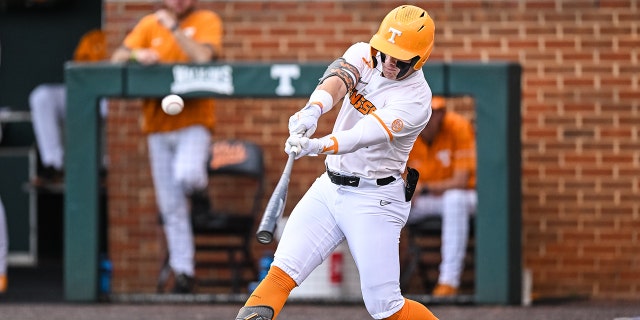 Tennessee outfielder Drew Gilbert (1) hits the ball during one of the NCAA Super Regionals between the Tennessee Volunteers and the Notre Dame Fighting Irish on June 10, 2022 at Lindsey Nelson Stadium in Knoxville, TN. 