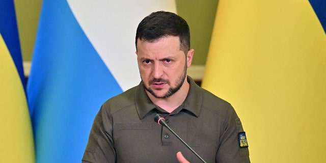 Ukrainian President Volodymyr Zelensky spoke at a joint press conference with the Prime Minister of Luxembourg following the meeting in Kieu on June 21, 2022. 