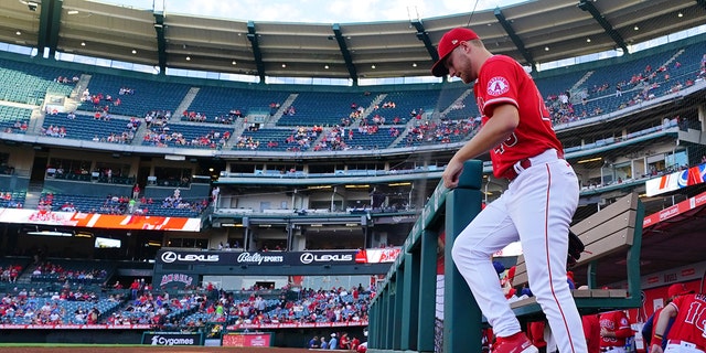 Reid Detmers of the Los Angeles Angels takes the field against the Kansas City Royals on Tuesday, giugno 21, 2022. 